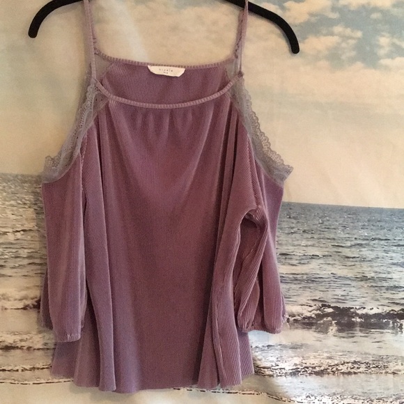 Silky open shoulder top - Picture 3 of 4